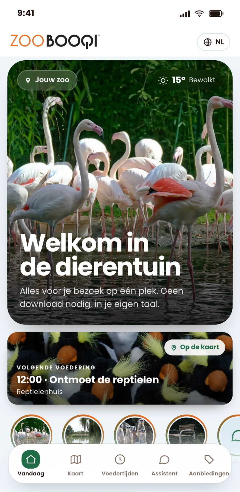 ZooBooqi met de digitale gids op een telefoon